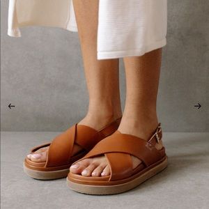 Alohas Marshmallow Tan Criss cross sandals Size 38